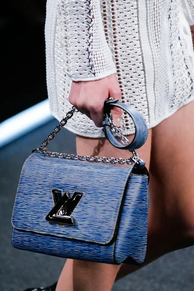 Look 3
